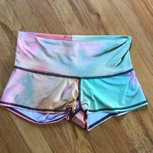 Teeki medium yoga booty shorts Northern Lights
